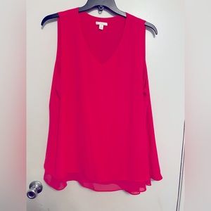 Flowy sleeveless blouse.